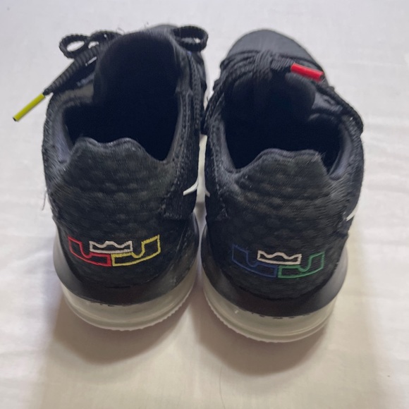 Nike LeBron XVII Low Multi-color CD5007 002 Men's Size 6.5, Women’s 8.5. - Picture 3 of 10